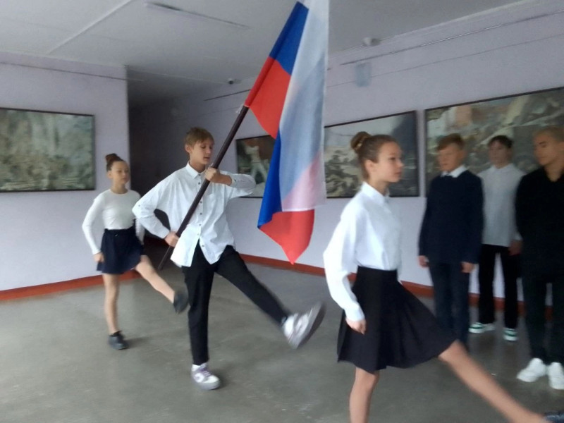 Вынос Государственного флага РФ.